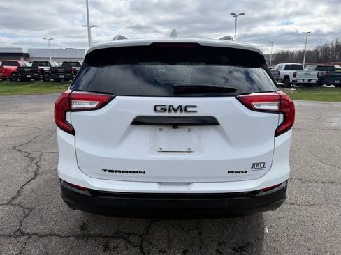 Used 2022 GMC Terrain SLT w/ Infotainment Package II image 3