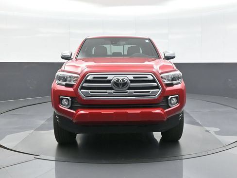 Used 2019 Toyota Tacoma Limited AWD/4WD image 2