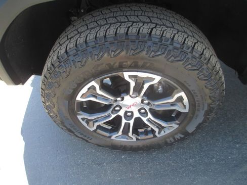 Used 2025 GMC Canyon AT4 AWD/4WD image 14