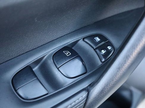 Used 2021 Nissan Rogue Sport S image 33