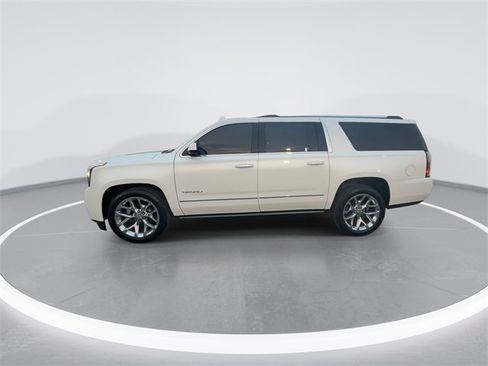 Used 2020 GMC Yukon XL Denali w/ Denali Premium Package image 5