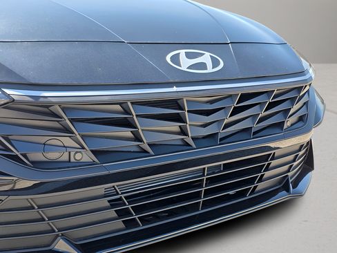 Used 2026 Hyundai Elantra Sport w/ Cargo Package FWD image 9