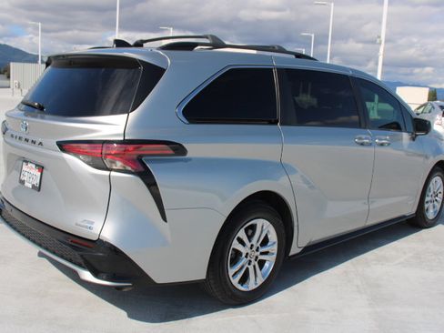 Certified 2021 Toyota Sienna XSE w/ XSE Plus Package AWD/4WD image 3