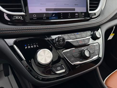 Used 2024 Chrysler Pacifica Pinnacle image 28