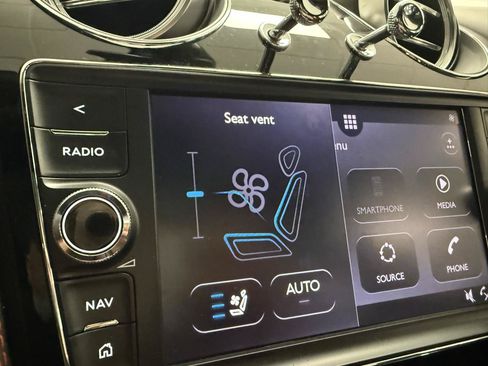Used 2018 Bentley Bentayga Activity AWD/4WD image 18