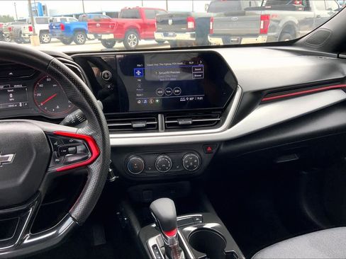 Used 2025 Chevrolet Trax RS w/ Sunroof Package FWD image 7