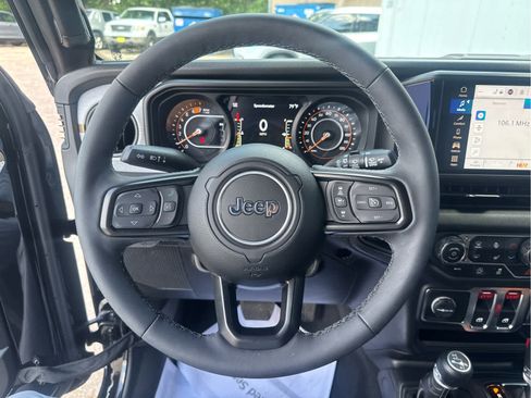 Used 2025 Jeep Wrangler Sport AWD/4WD image 25