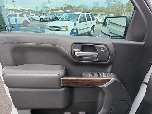 Used 2020 GMC Sierra 1500 Elevation w/ Elevation Value Package image 18