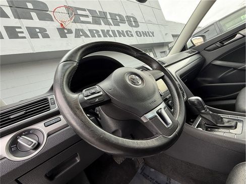 Used 2015 Volkswagen Passat 1.8T Limited Edition FWD image 17