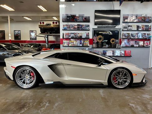 Used 2017 Lamborghini Aventador S AWD/4WD image 9