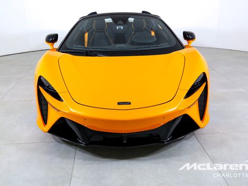 Used 2025 McLaren Artura Spider image 5