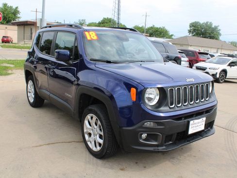 Used 2018 Jeep Renegade Latitude w/ Cold Weather Group AWD/4WD image 2
