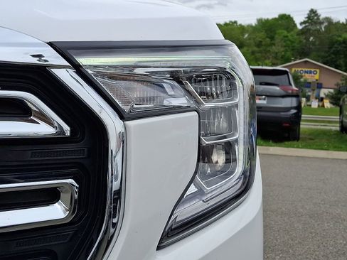 Used 2024 GMC Terrain SLT AWD/4WD image 10