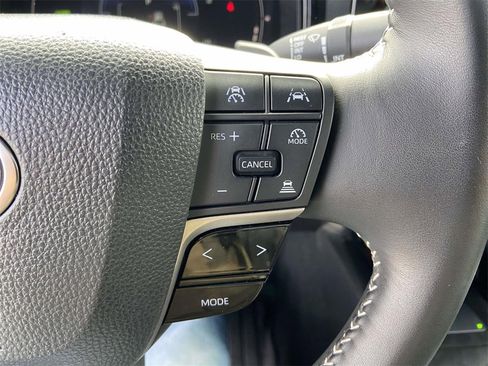 Used 2025 Toyota Camry SE image 32