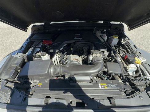 Used 2020 Jeep Gladiator Overland w/ Popular Equipment Package AWD/4WD image 25
