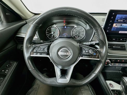 Used 2024 Nissan Altima 2.5 SV w/ SV Premium Package FWD image 11