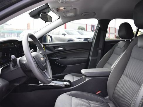 Used 2024 Chevrolet Trax LT FWD image 19