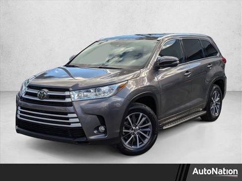 Used 2018 Toyota Highlander XLE image 1