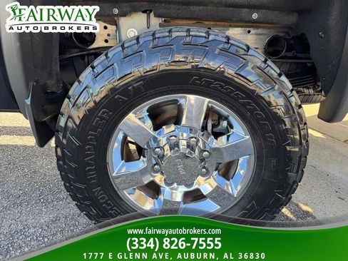 Used 2017 GMC Sierra 2500 SLT w/ All Terrain HD Package image 32