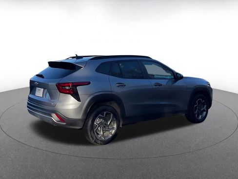 Used 2025 Chevrolet Trax LT w/ LT Convenience Package image 15