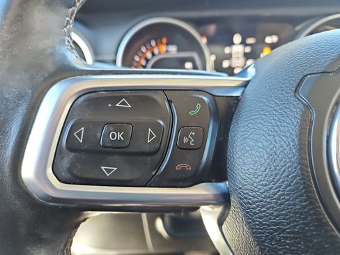 Used 2018 Jeep Wrangler Unlimited Sahara image 24