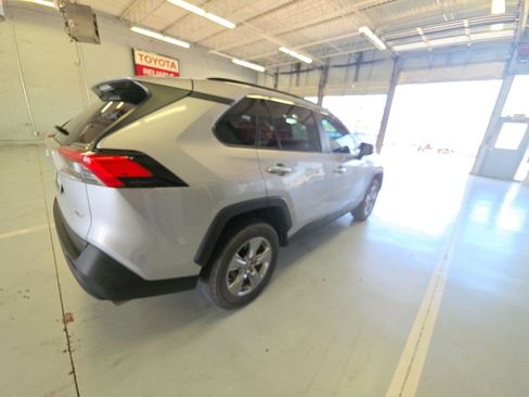 Used 2022 Toyota RAV4 XLE FWD image 4