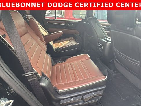 Used 2023 GMC Yukon Denali Ultimate AWD/4WD image 18