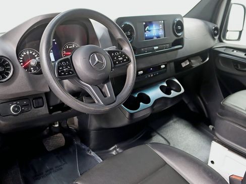 Used 2023 Mercedes-Benz Sprinter 2500 image 14