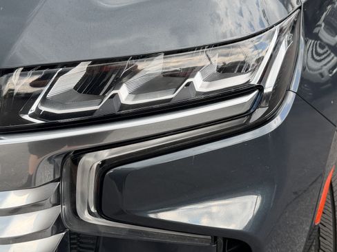 Used 2022 Chevrolet Suburban High Country AWD/4WD image 6