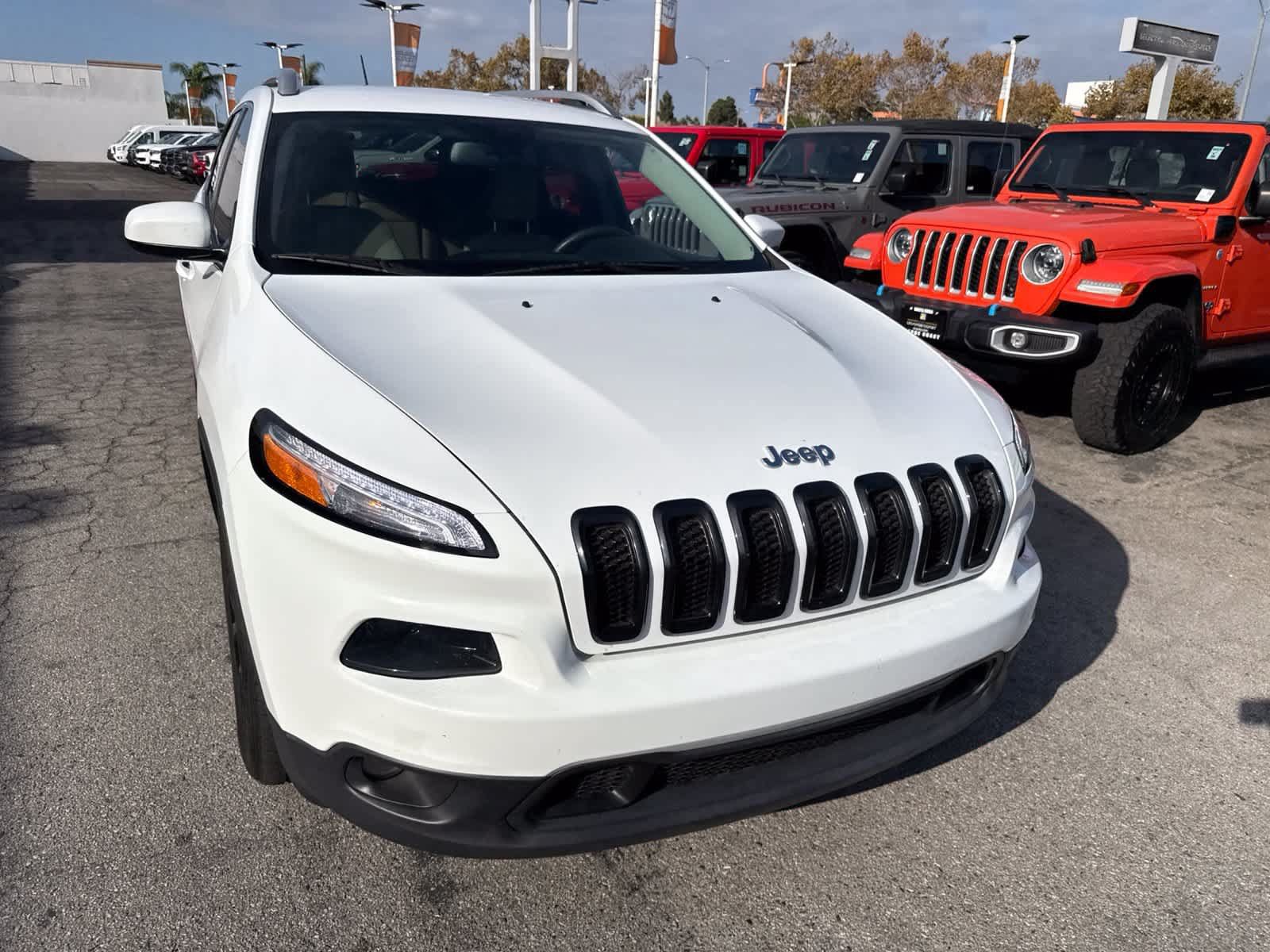 Used 2018 Jeep Cherokee Latitude FWD image 5