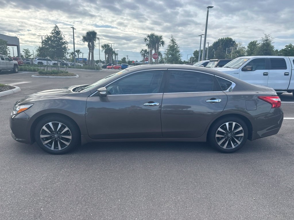 Used 2016 Nissan Altima 2.5 SL w/ 2.5 Technology Package FWD image 3