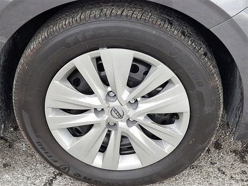 Used 2025 Nissan Sentra S image 9