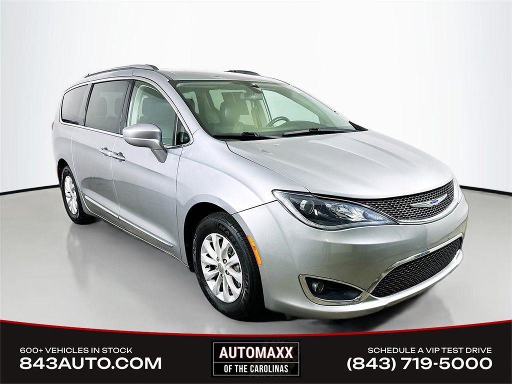 Used 2018 Chrysler Pacifica Touring-L w/ Premium Audio Group FWD image 1