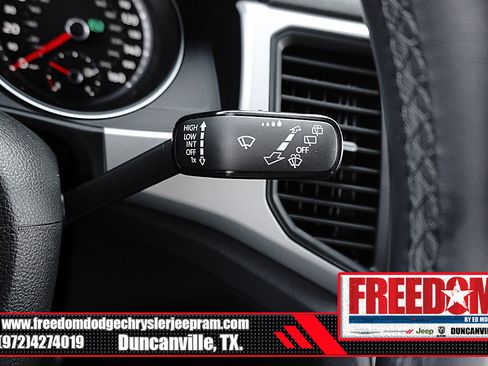 Used 2021 Volkswagen Atlas Cross Sport SE w/ Panoramic Sunroof Package FWD image 31