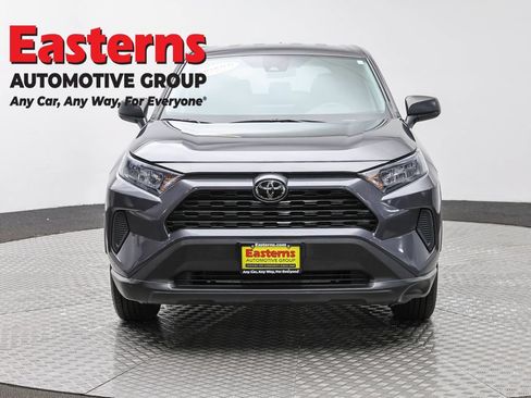 Used 2022 Toyota RAV4 LE AWD/4WD image 2