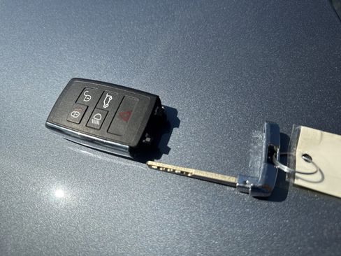 Used 2022 Land Rover Range Rover Velar S AWD/4WD image 32