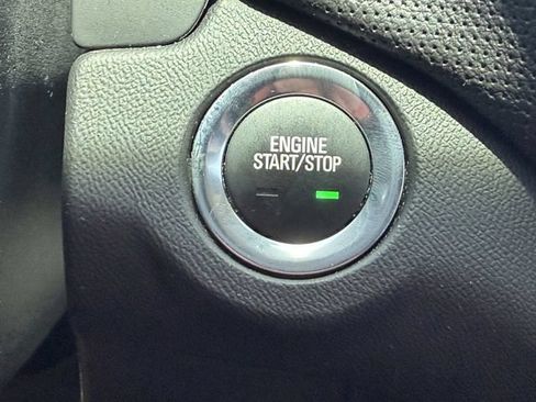 Used 2022 Chevrolet Equinox Premier FWD image 27