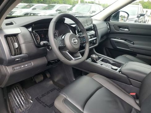 Certified 2025 Nissan Pathfinder SL w/ Cargo Package AWD/4WD image 22