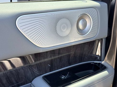 Used 2018 Lincoln Navigator Reserve w/ Technology Package AWD/4WD image 14