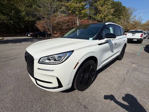 New 2026 Lincoln Corsair Reserve image 3