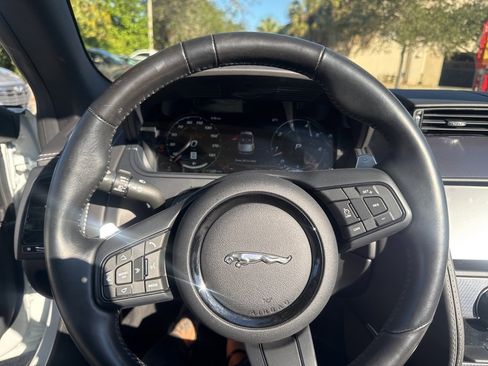 Used 2022 Jaguar F-TYPE R-Dynamic image 15