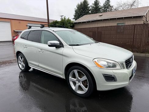 Used 2011 Volvo XC60 T6 R-Design w/ Convenience Pkg AWD/4WD image 5