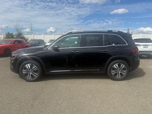 Used 2026 Mercedes-Benz GLB 250 image 2