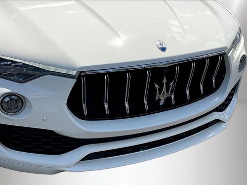 Used 2023 Maserati Levante GT AWD/4WD image 33