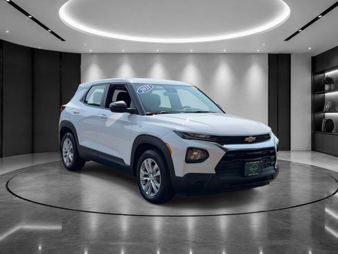 Used 2021 Chevrolet TrailBlazer LS FWD image 3