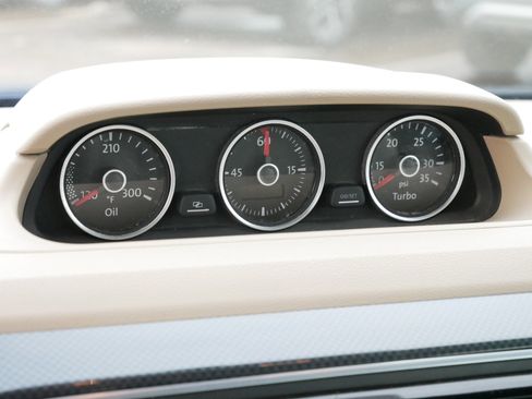 Used 2015 Volkswagen Beetle R-Line image 22