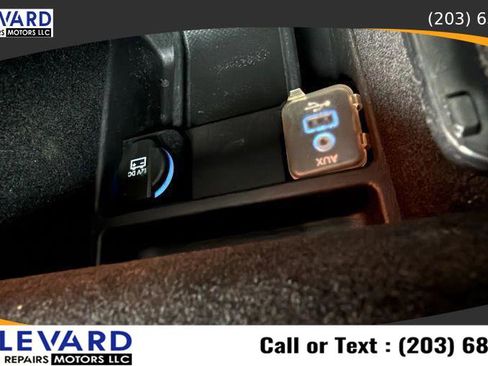 Used 2013 Dodge Charger SE w/ Sport Appearance Group image 19