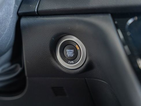 Used 2025 Chrysler Pacifica Select image 28