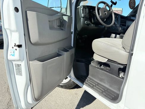 Used 2019 GMC Savana 2500 image 9