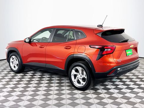 Used 2024 Chevrolet Trax LS w/ LS Convenience Package FWD image 6